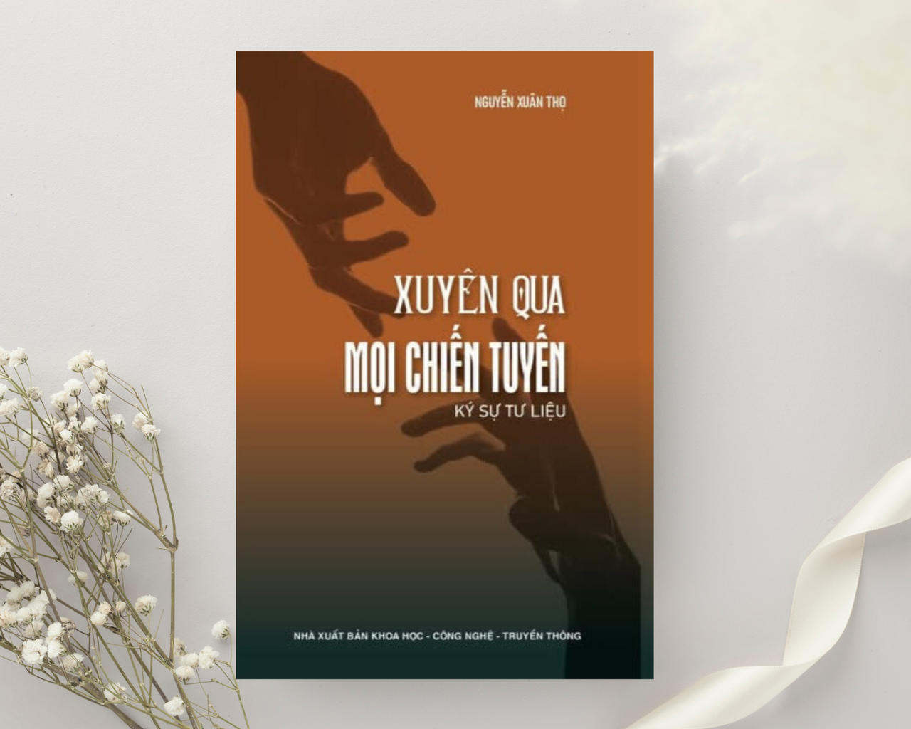 Bìa sách Xuyên qua mọi chiến tuyến